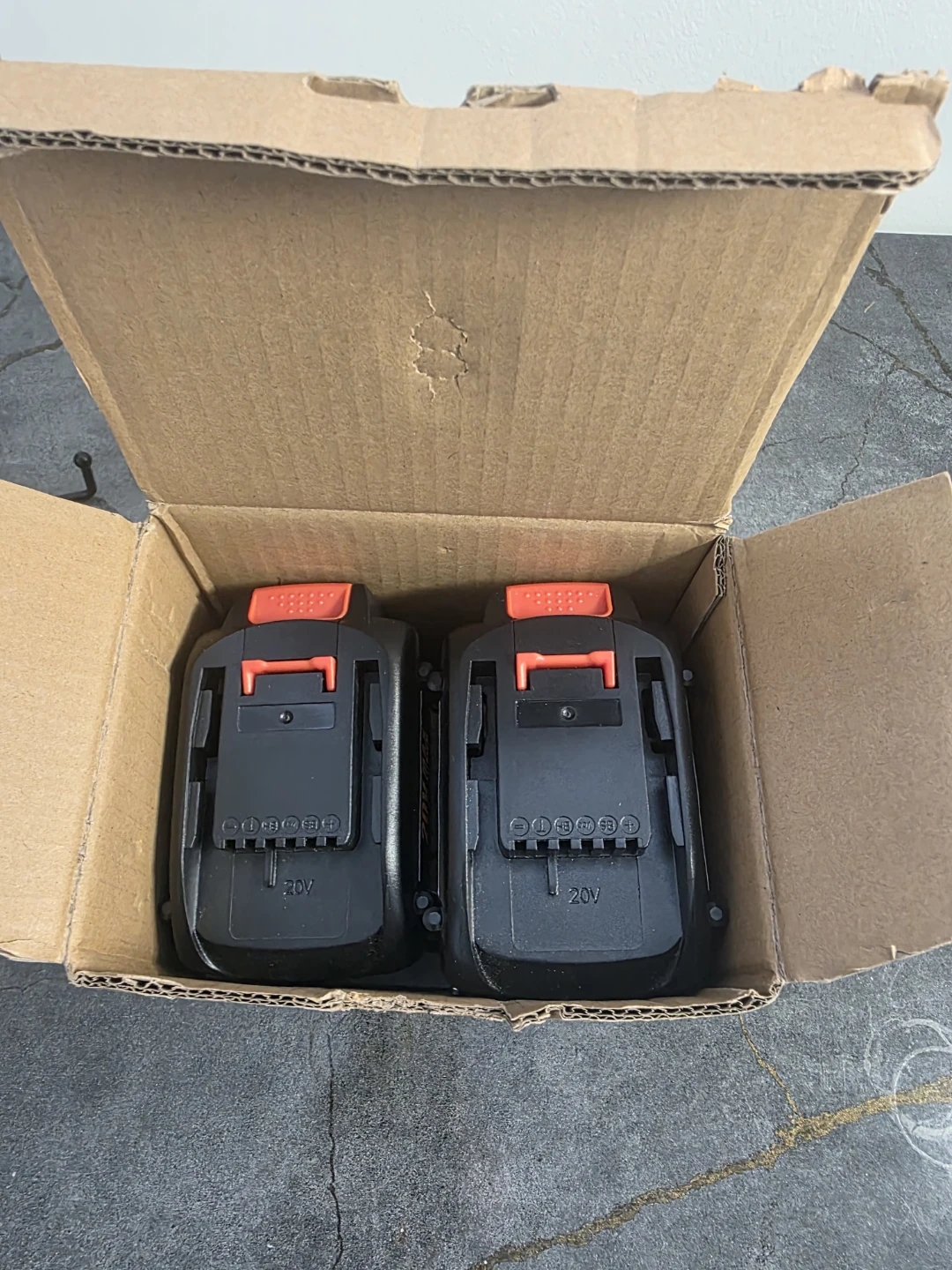 2x 20V Lithium-ion Batteries & Charger - photo 2