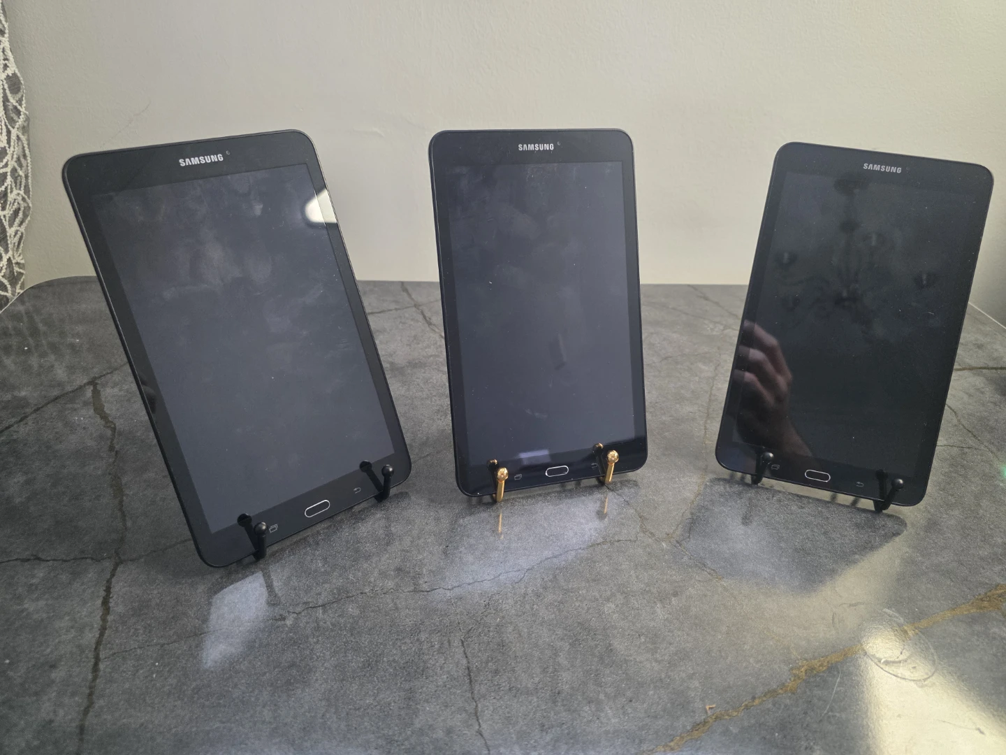 Set of 3 Samsung Galaxy Tab E 8.0 Tablets - photo 2