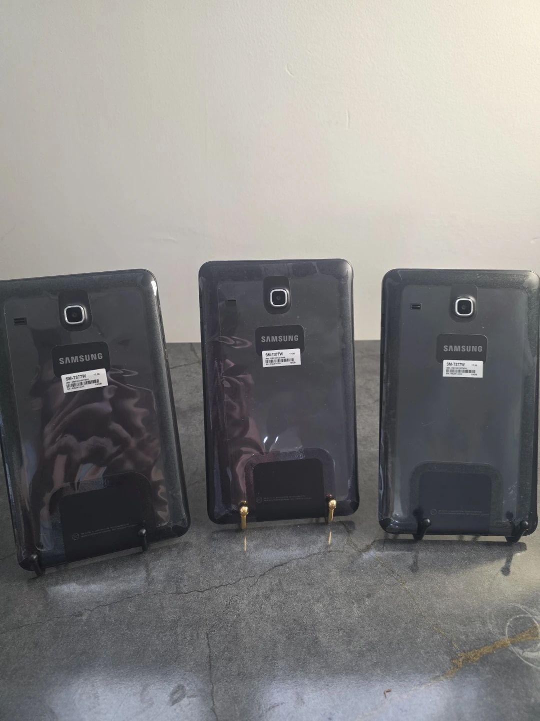 Set of 3 Samsung Galaxy Tab E 8.0 Tablets - photo 3