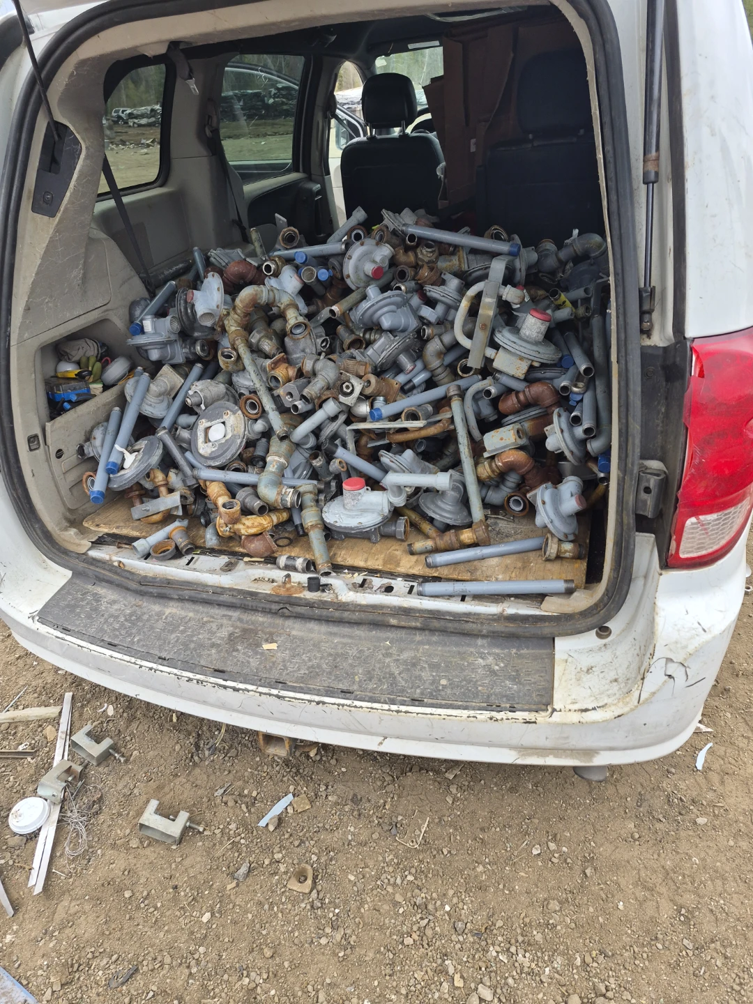 Free pickup scraps metal