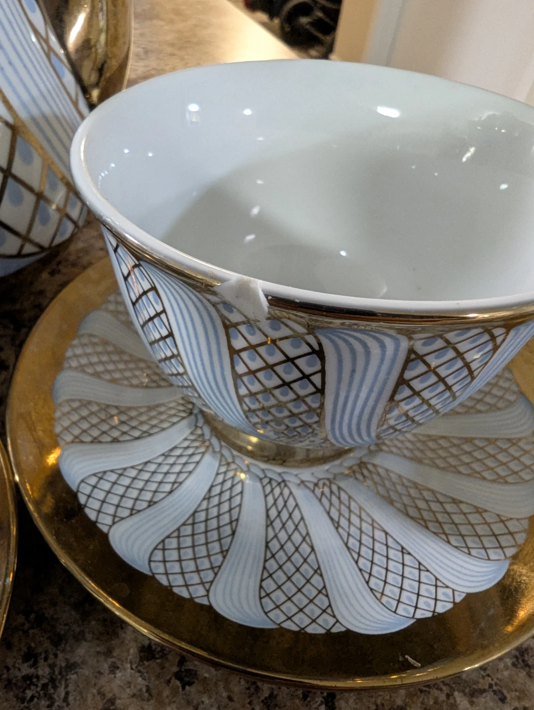 Vintage Tea Set - Teapot and 2 Cups with Saucers - photo 2