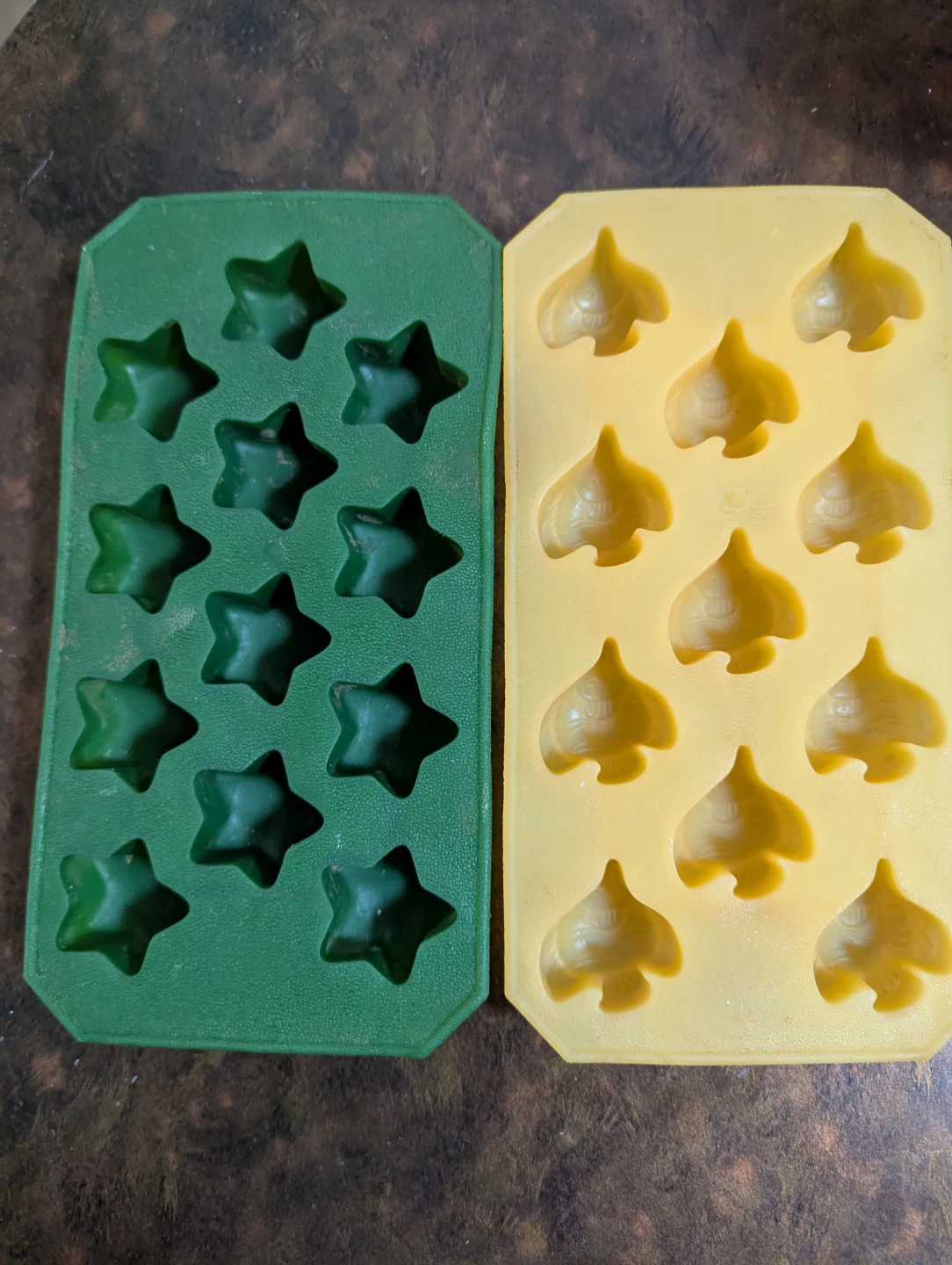 Set of 2 Silicone Molds - Stars and Fish Shapes