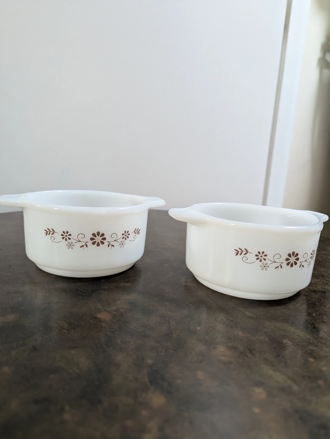 Pyrex White Floral Casserole Dishes Set of 2
