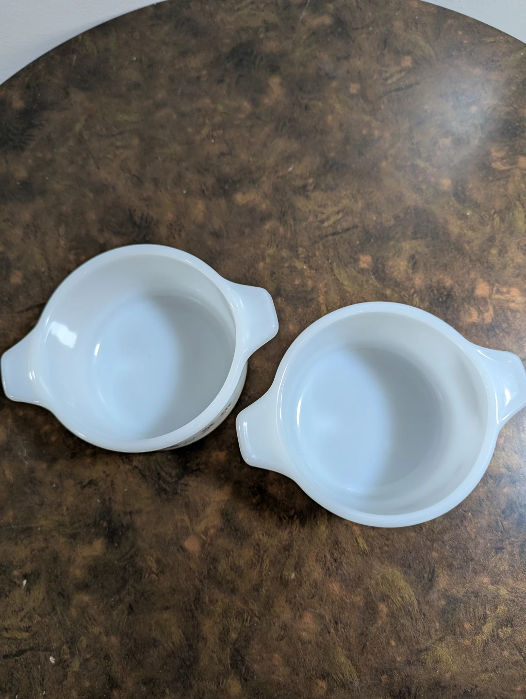 Pyrex White Floral Casserole Dishes Set of 2 - photo 2
