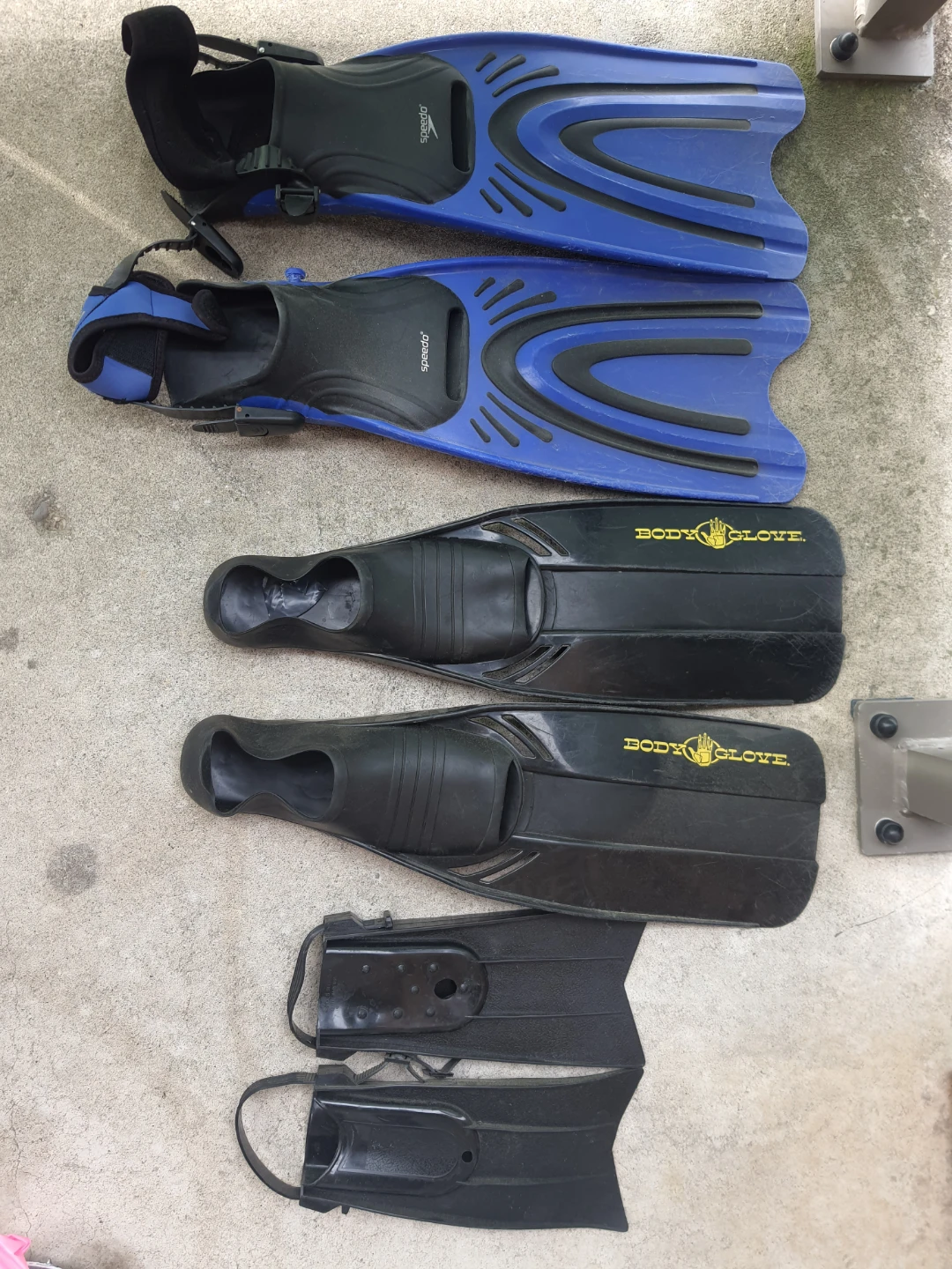 Swim Fins .. each pair for 5$