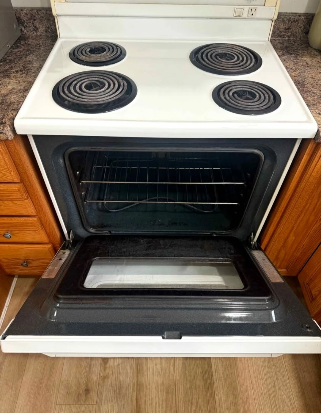 Whirlpool Electric Stove with Oven - photo 2