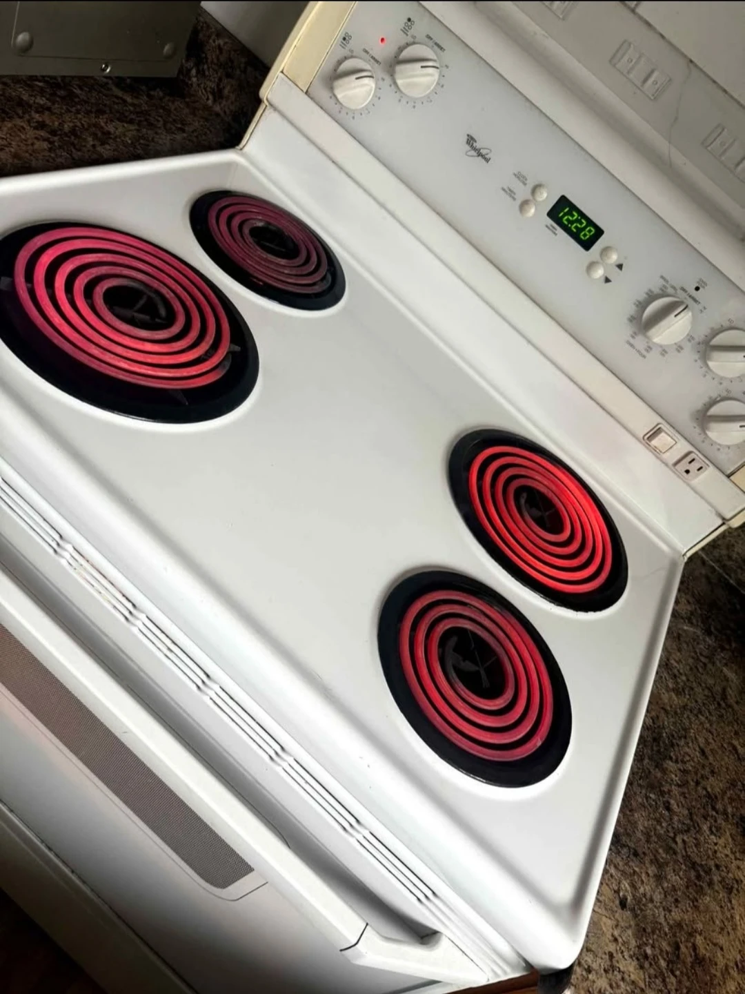 Whirlpool Electric Stove with Oven - photo 4