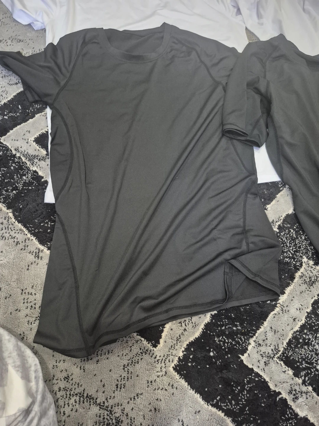 Set of 4 T-Shirts - Black & White - photo 2