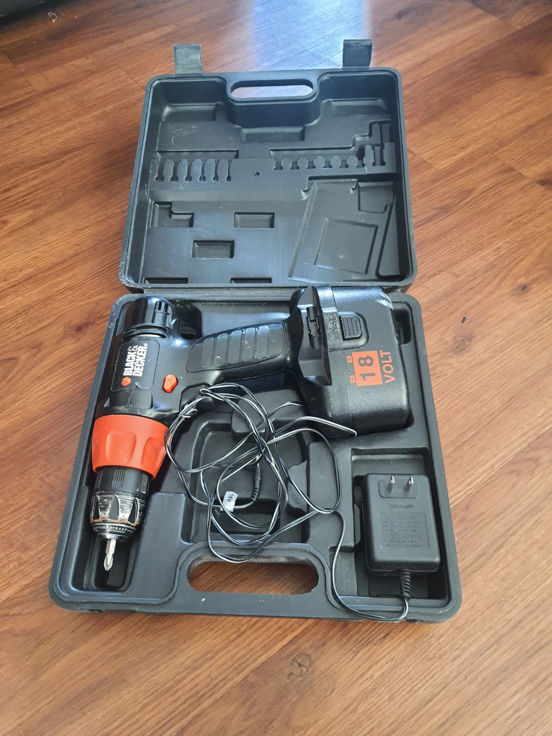 Black & Decker 18V Cordless Drill with Case - photo 2