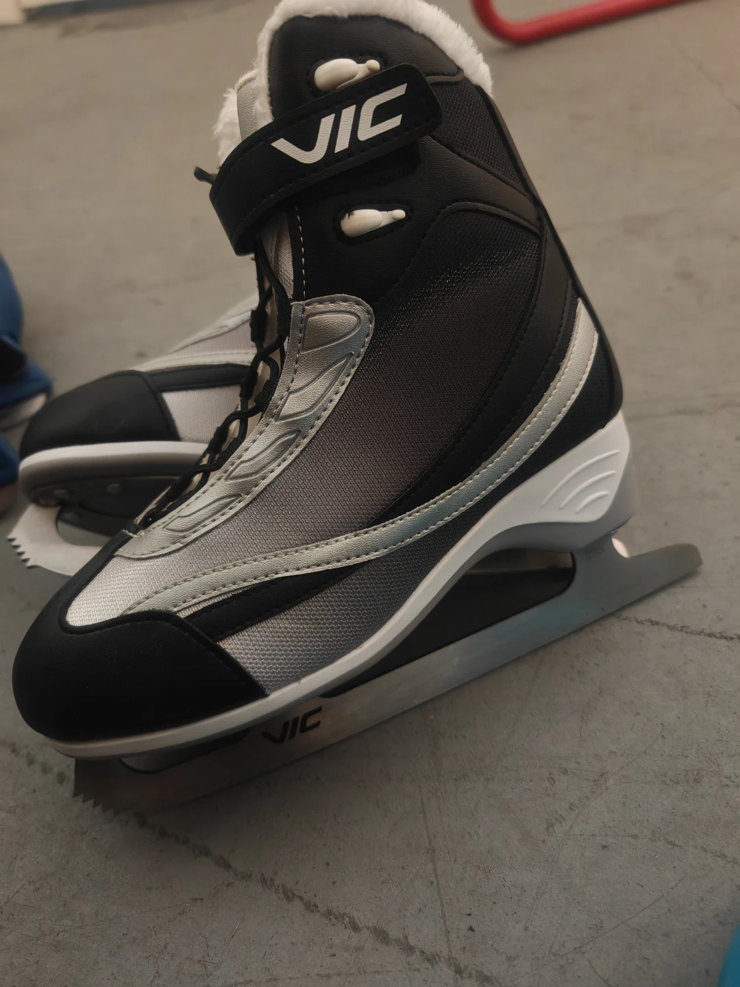 VIC Motion Recreational Ice Skates Women's - photo 5