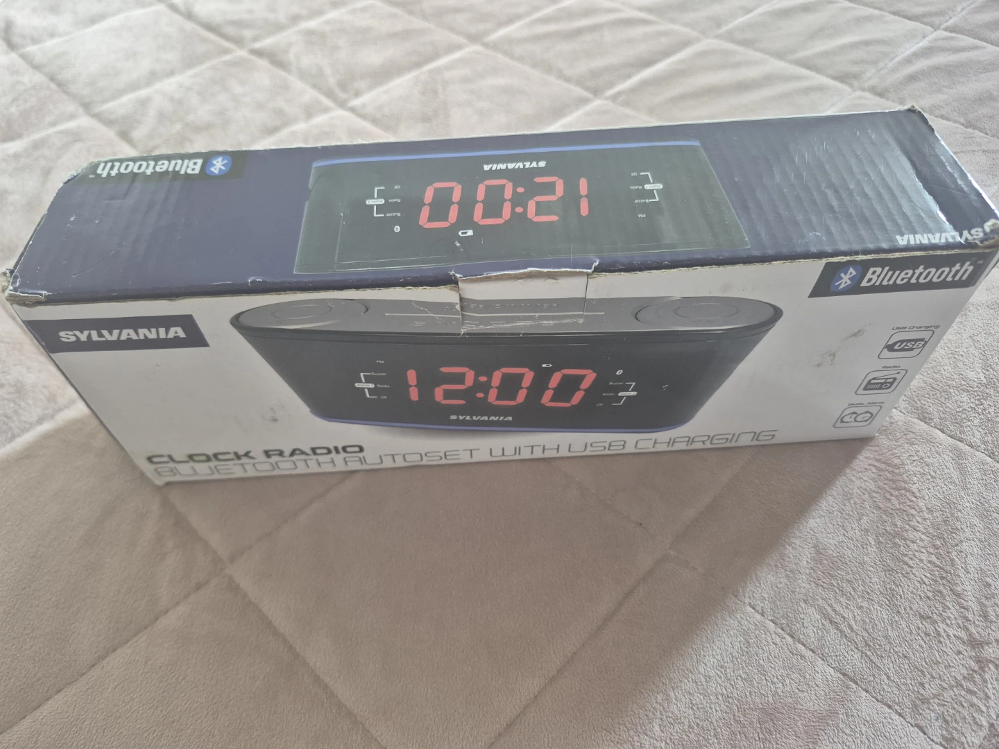 Sylvania Clock Radio Bluetooth Autoset with USB Charging
