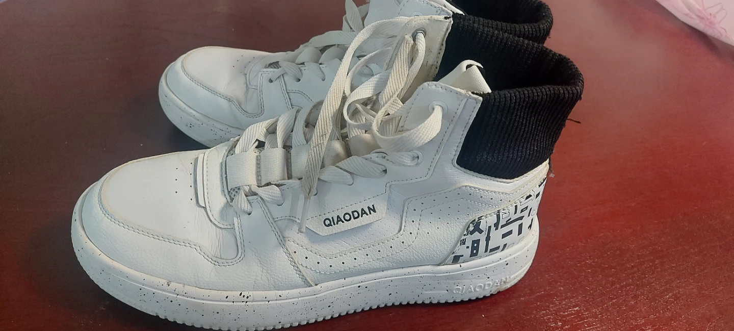 Qiaodan White High-Top Sneakers