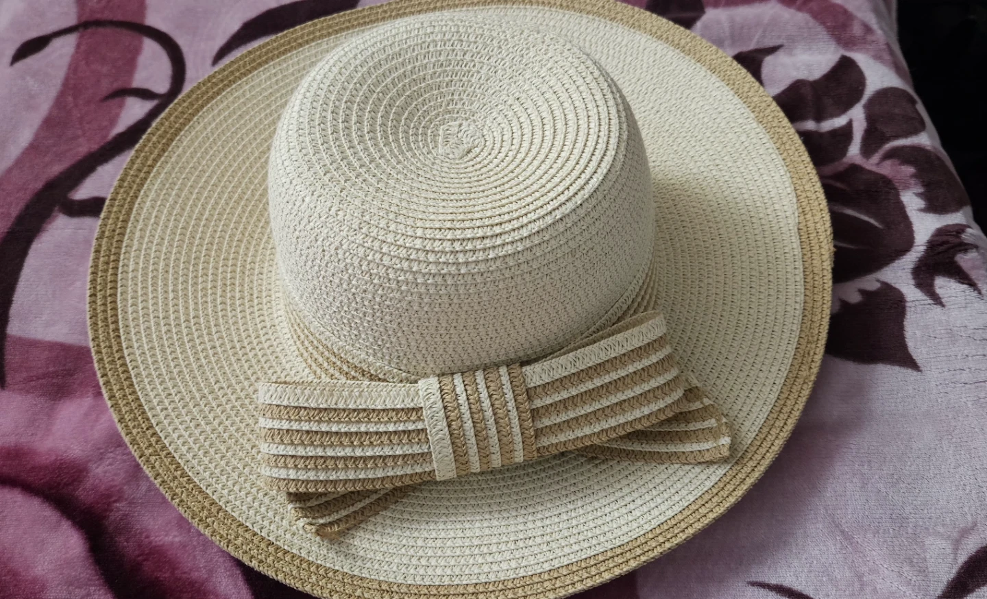 Hat wiht brim