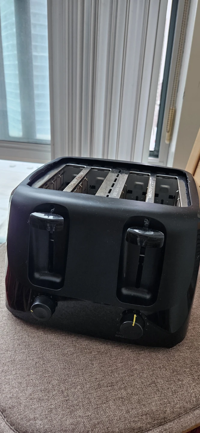 Black 4-Slice Toaster - photo 2
