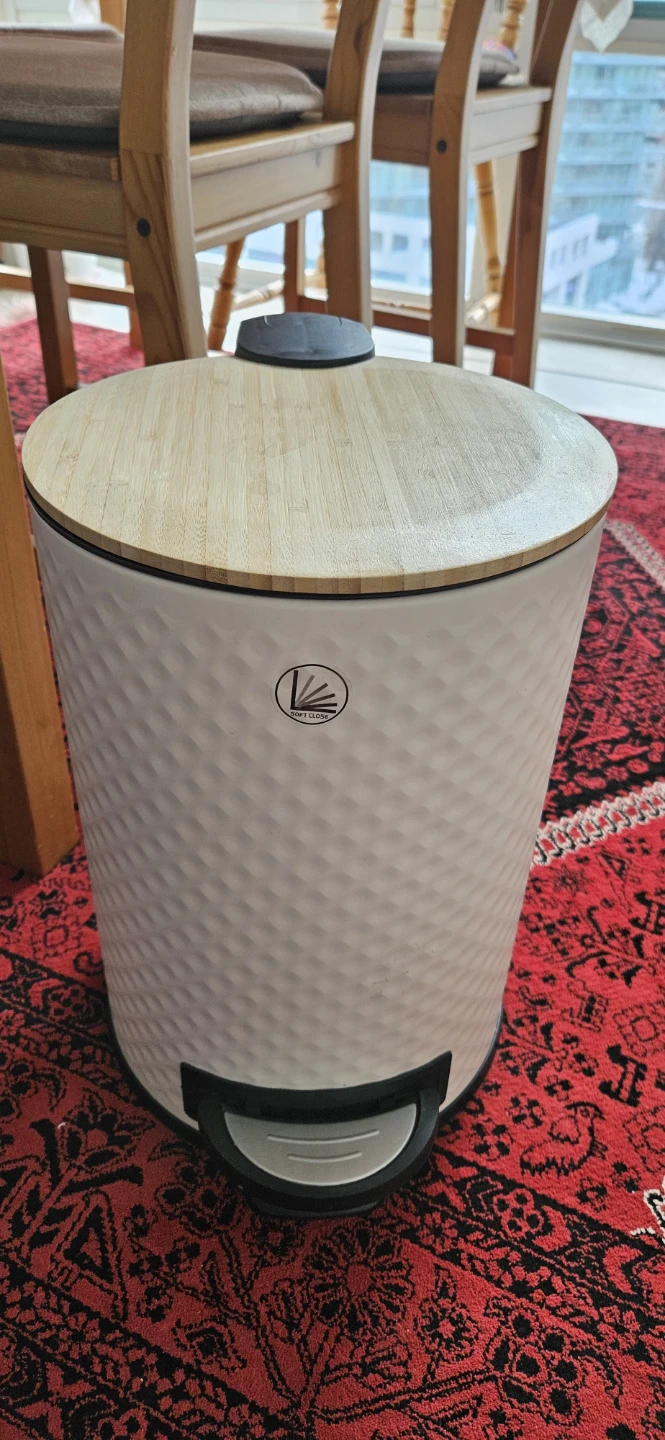 White Pedal Trash Can with Bamboo Lid
