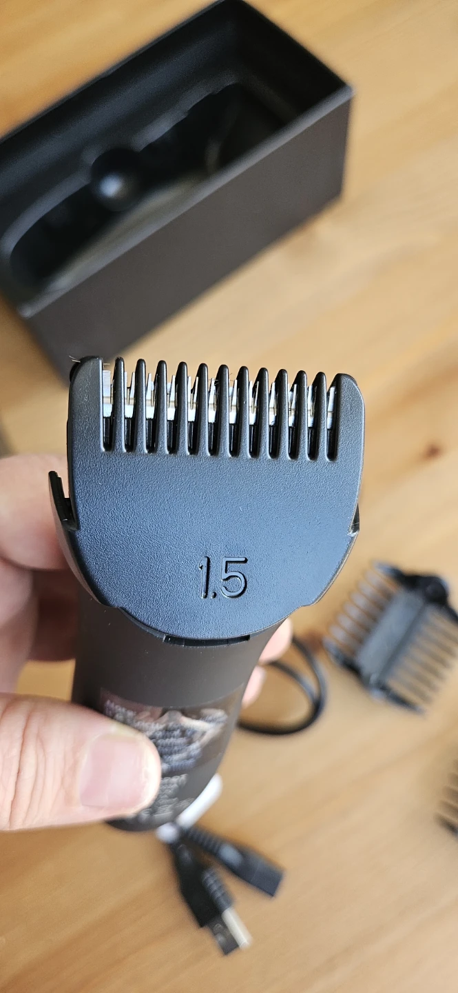 MANSPOT Body Trimmer with 5 Guide Combs & USB Cable - photo 4
