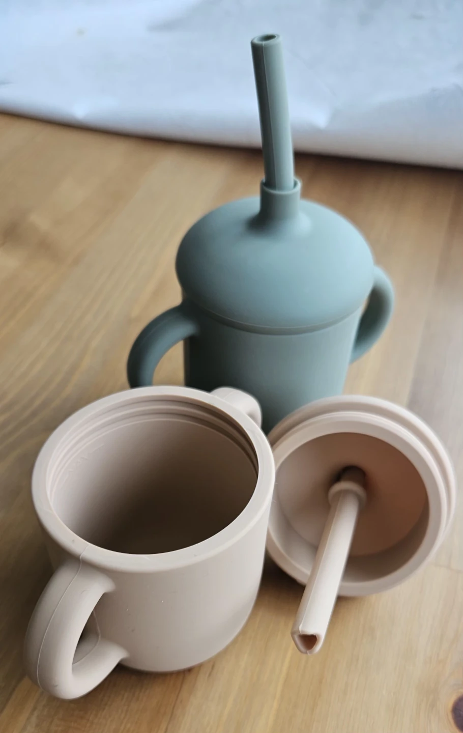 2 Silicone Sippy Cups with Straws - Green & Beige - photo 2