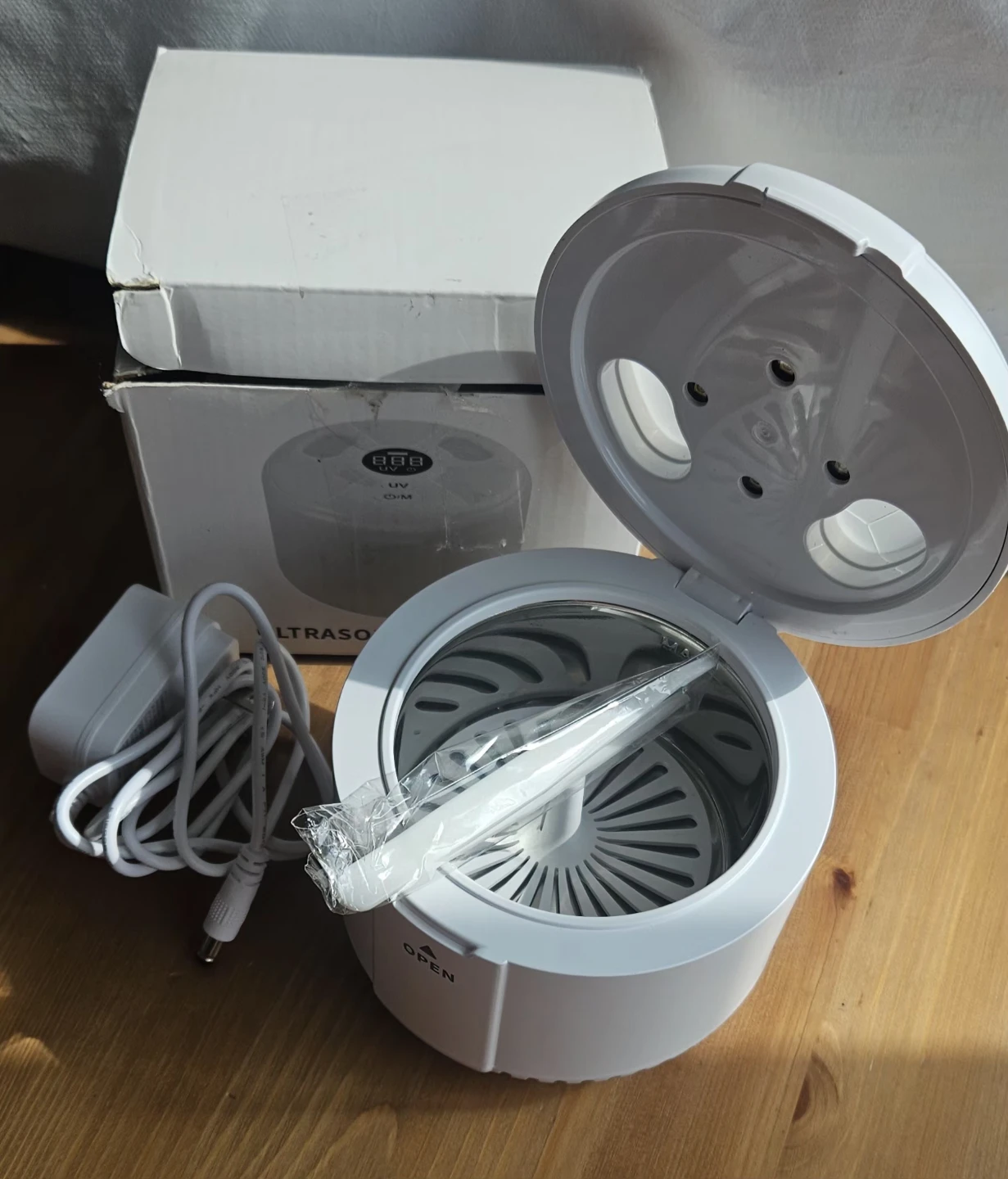 White Ultrasonic Cleaner with UV Sanitizer - photo 2