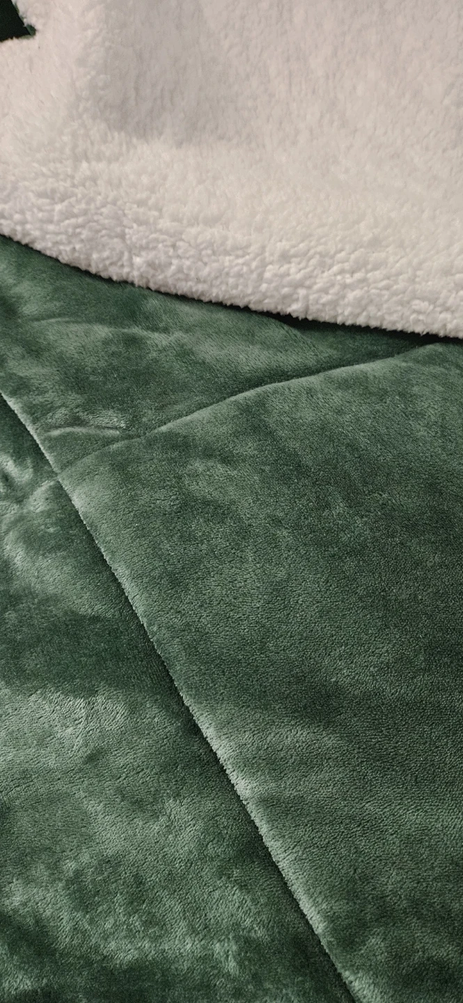 Green reversible sherpa blanket - photo 2