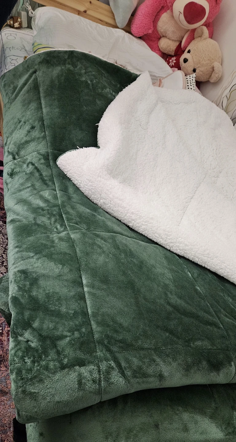 Green and White Sherpa Throw Blanket