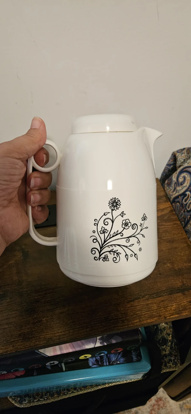 ⚽ White Floral Thermos Carafe