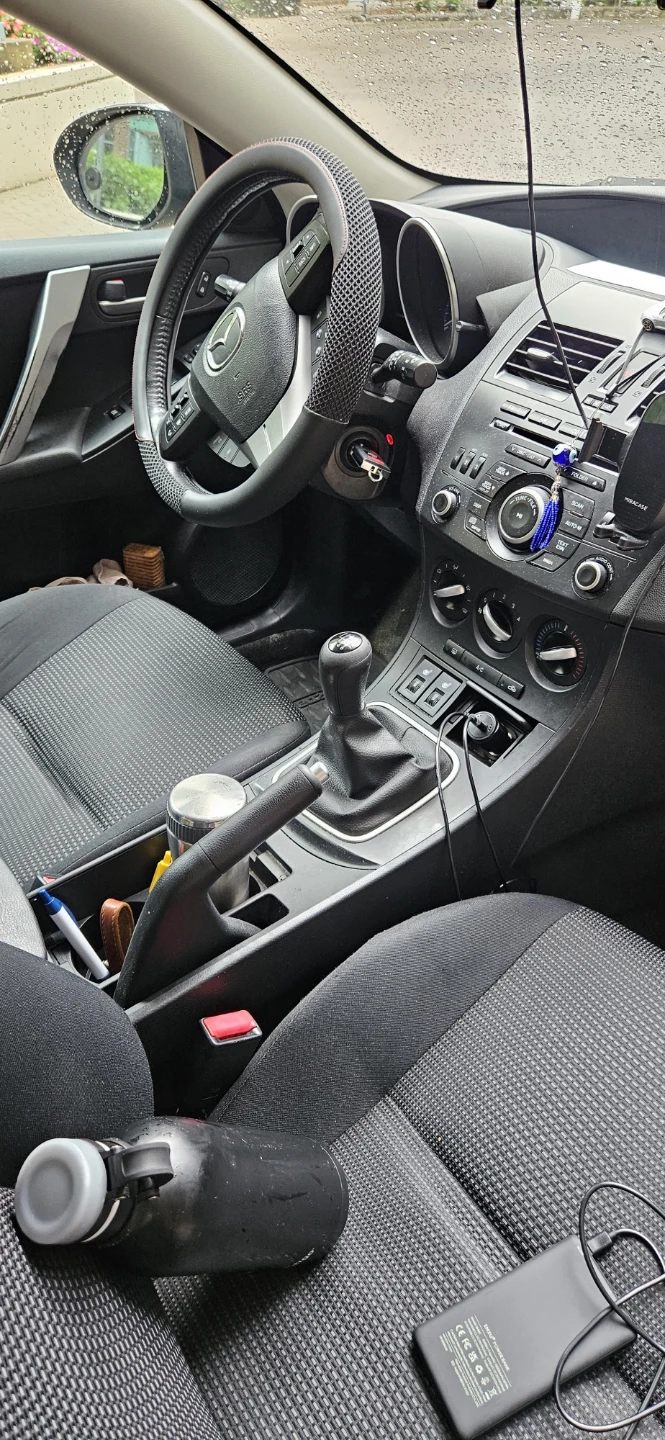 2013 Mazda 3 Sport Hatchback – Manual - photo 4