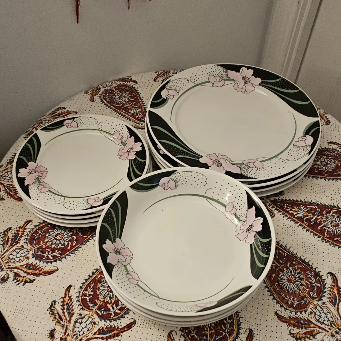 Dinnerware Set - Plates & Bowls with Floral Design - photo 3
