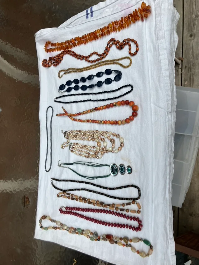 Asst costume jewellery/necklaces thumbnail