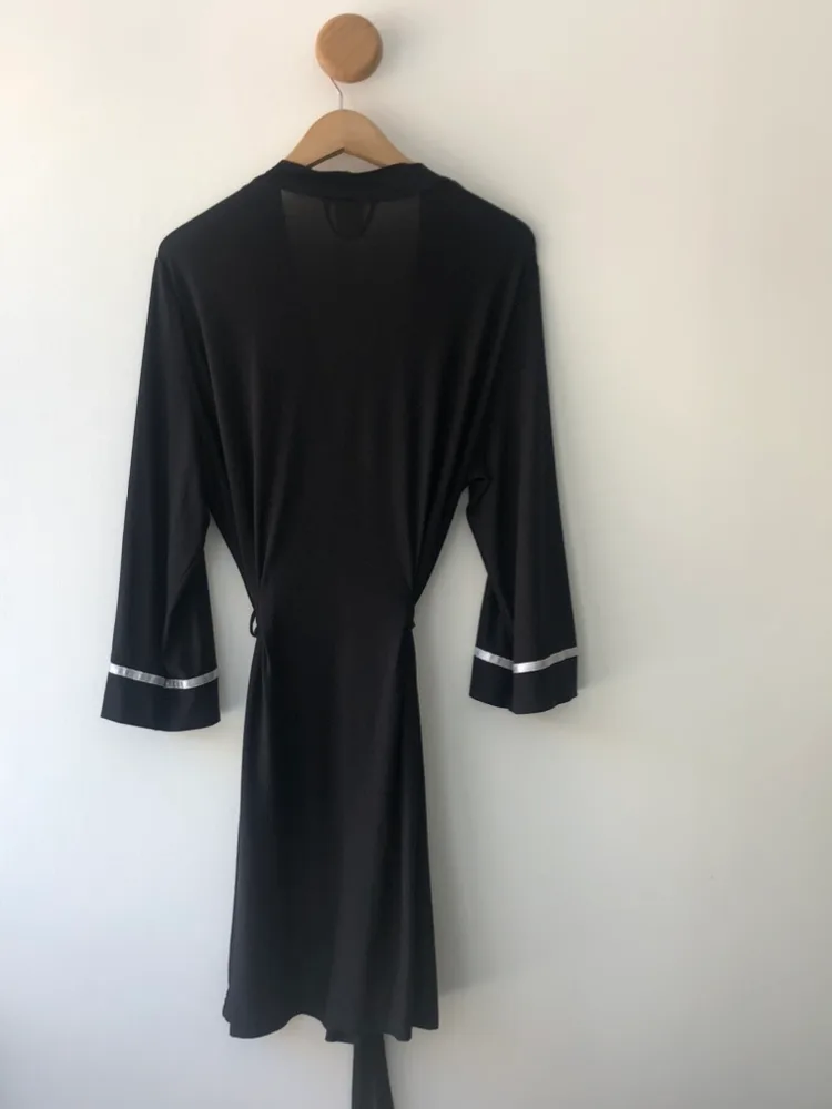L/XL- Black Dressing Robe image indicator(4)