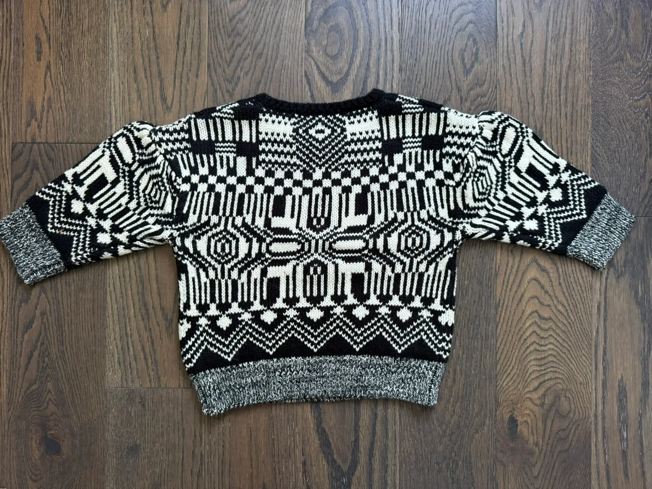 SLY Black and White Geometric Knit Sweater from Japan image indicator(2)