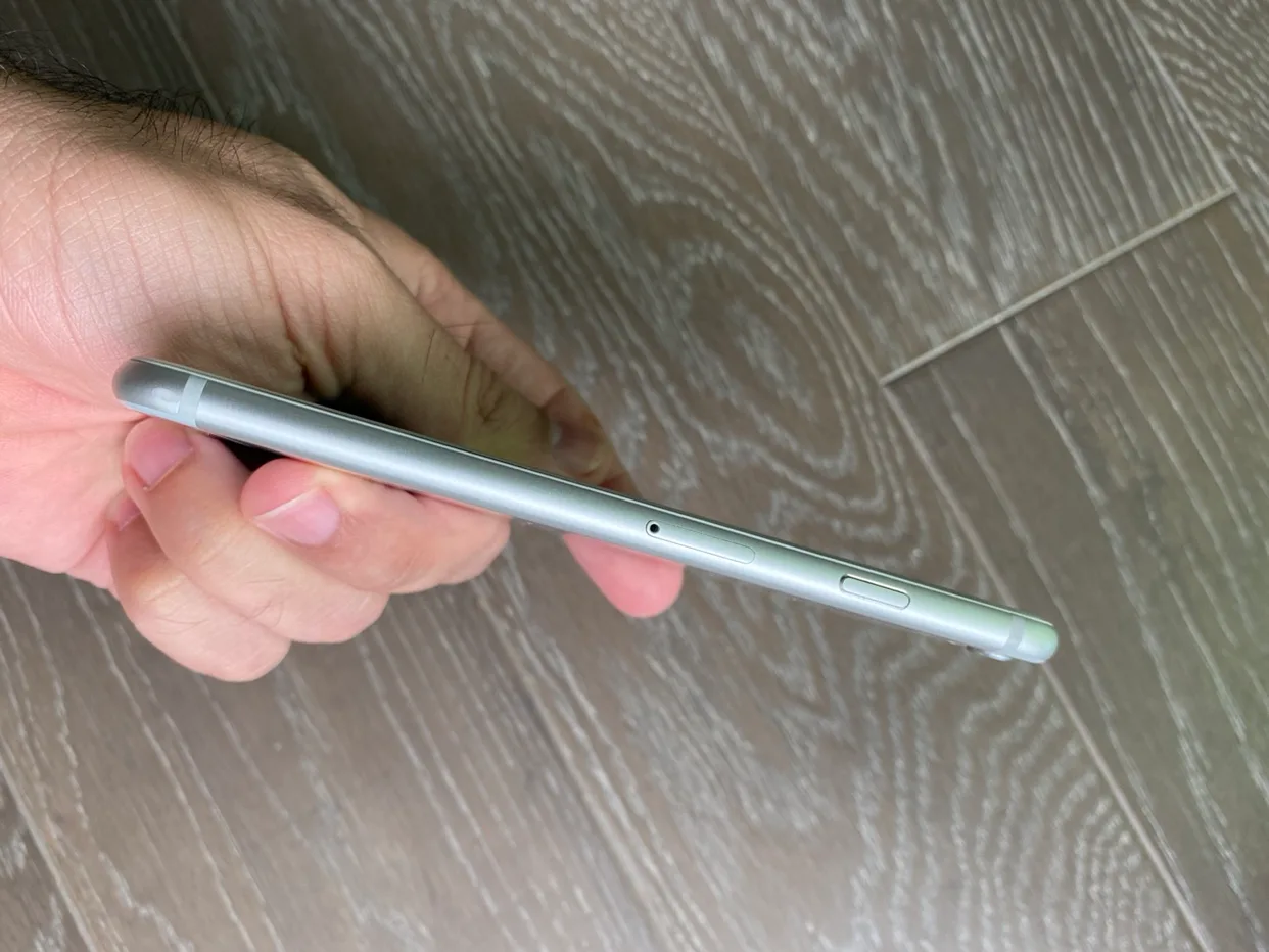 iPhone 6 - Silver 16 GB excellent condition image indicator(4)