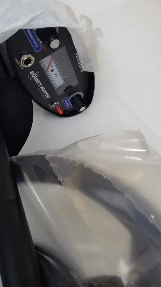 Bounty Hunter Tracker IV Metal Detector with Padded Armrest image indicator(10)