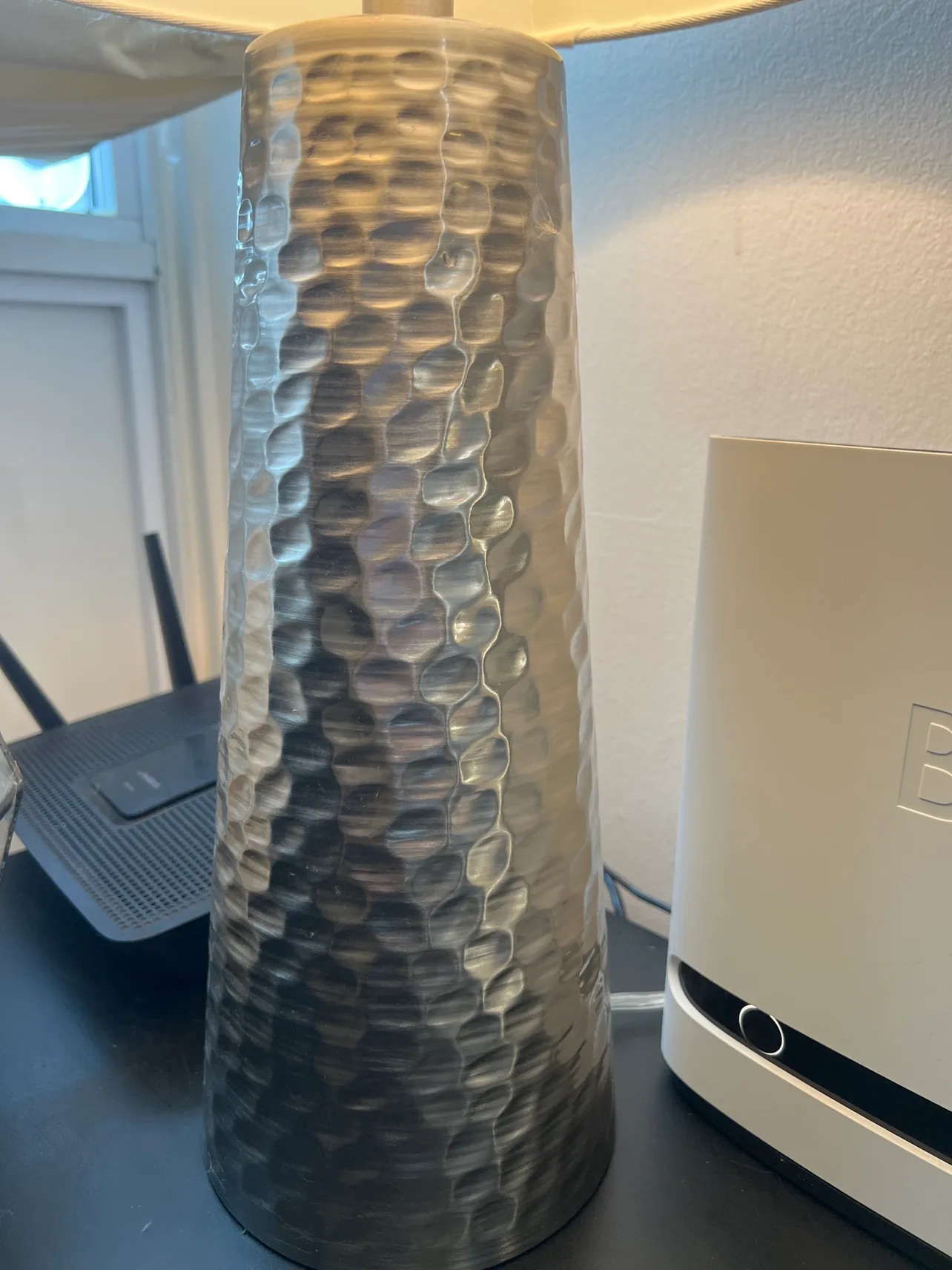 Hammered Metal Table Lamp image indicator(3)