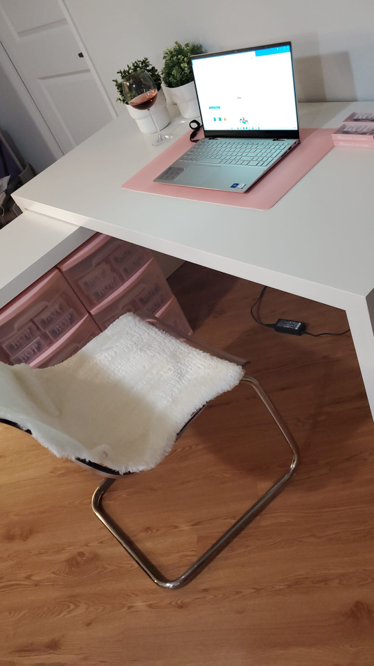 White  Desk with Chair (Ikea) - photo 2