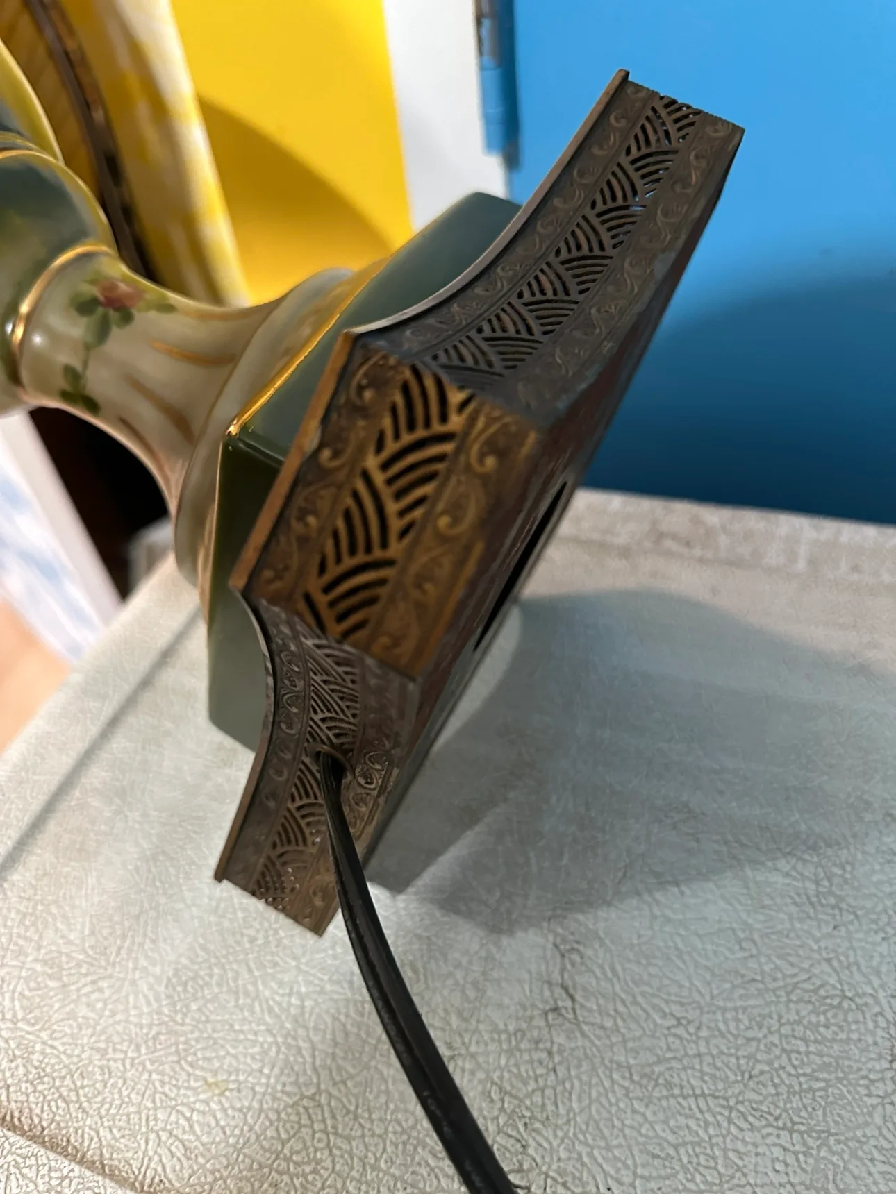 Dulak Floral Table Lamp image indicator(5)