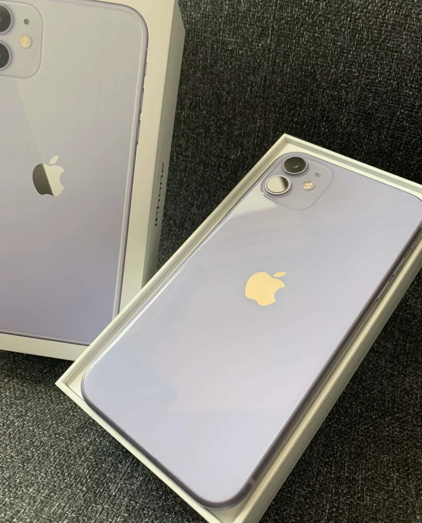 iPhone 11 (64GB) - Purple + 7 phone cases thumbnail