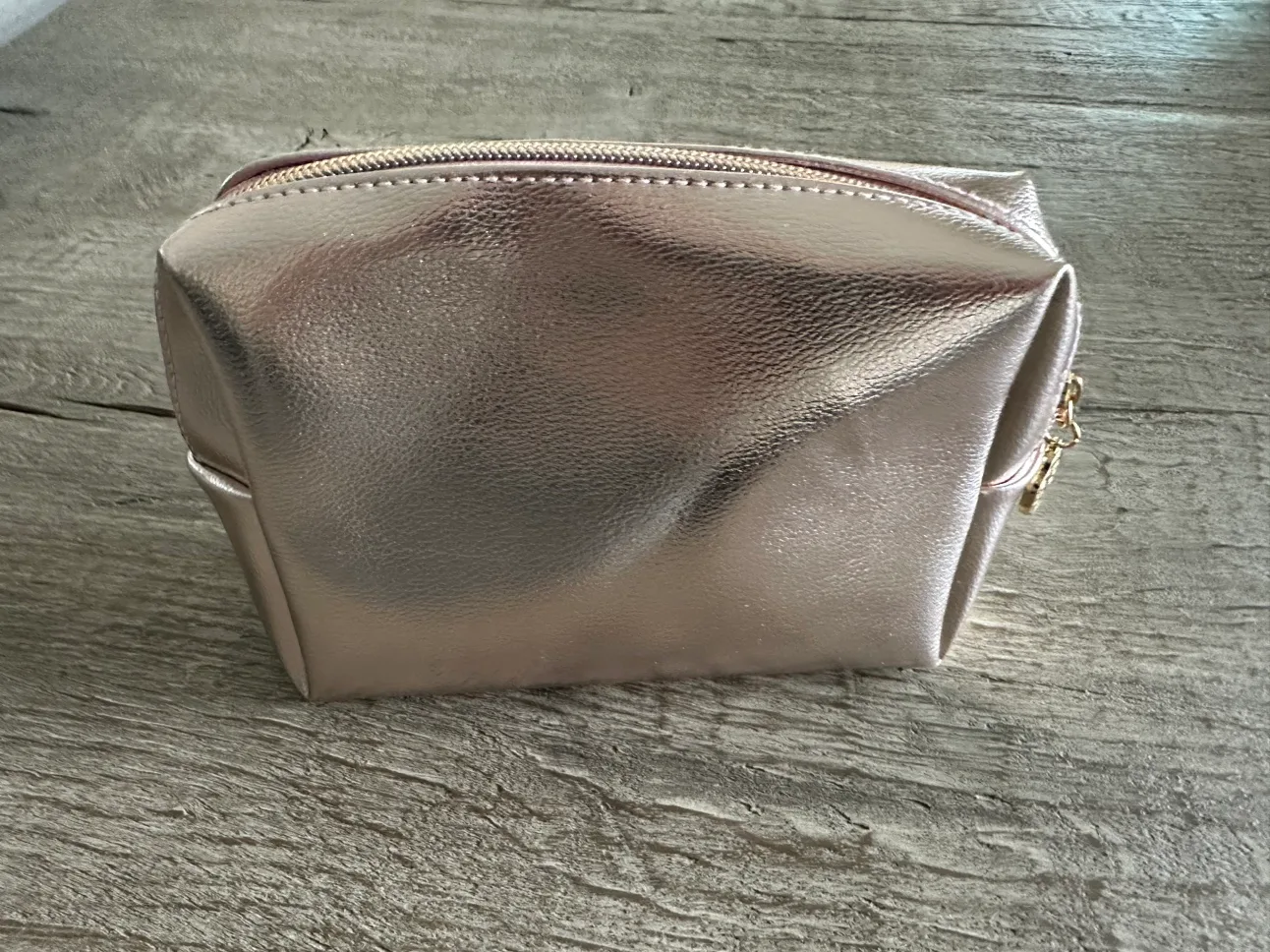 Shiseido Makeup Bag with mini skincare products - all NEW image indicator(3)