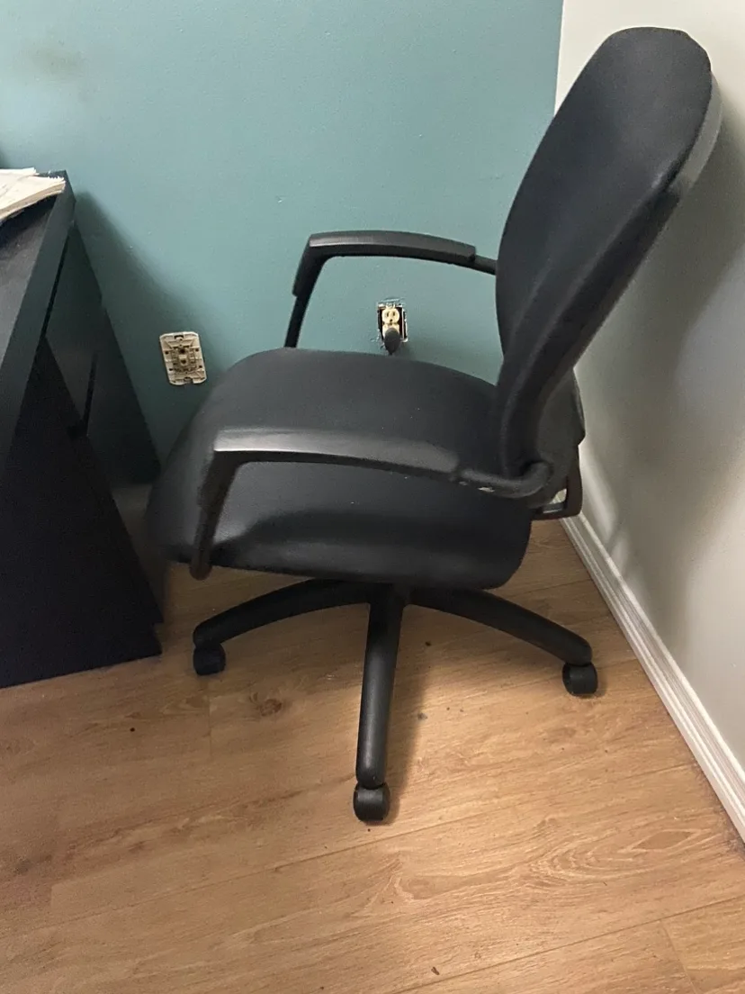 Black Office Chair image indicator(3)