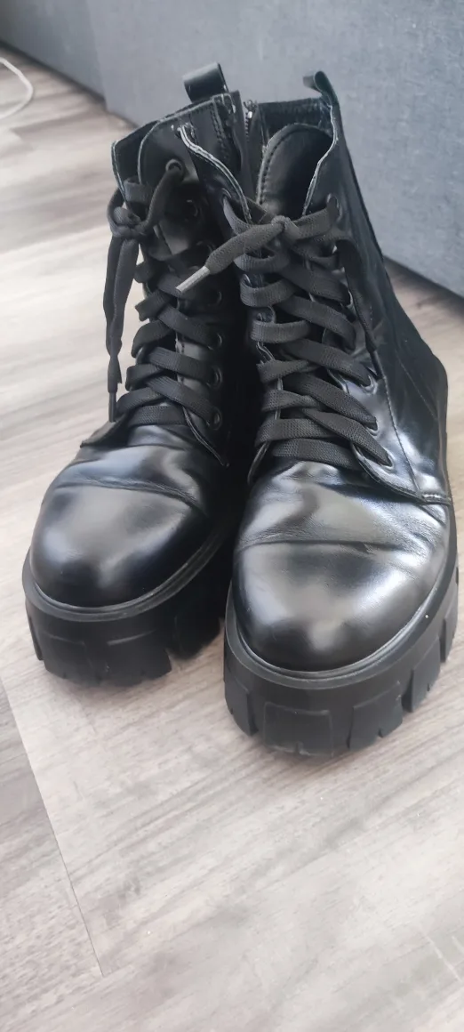 Black Platform Boots thumbnail