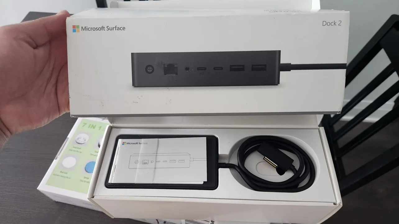 Microsoft Surface Dock 2 thumbnail