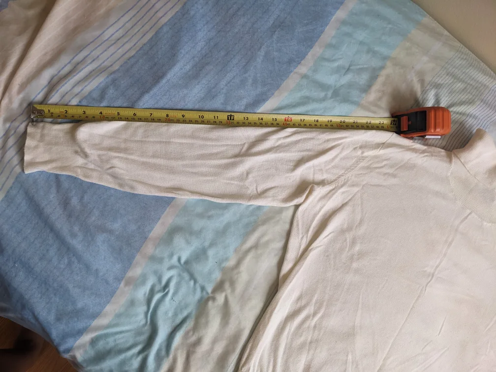 H&M White Turtleneck Sweater image indicator(7)