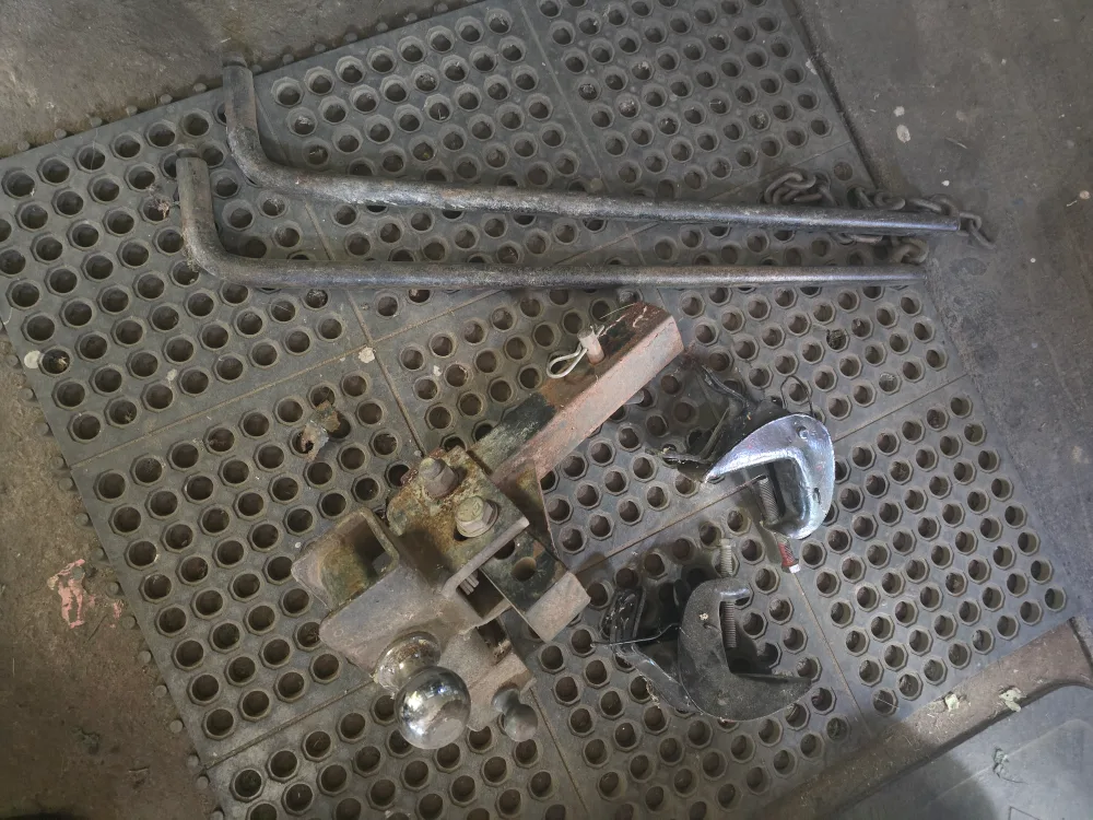 Trailer Hitch thumbnail