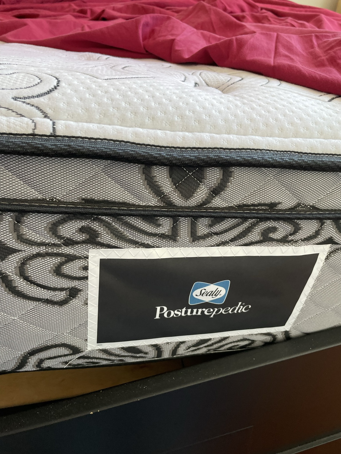 Sealy Posturepedic Mattress - Queen size. Very comfortable. - photo 3