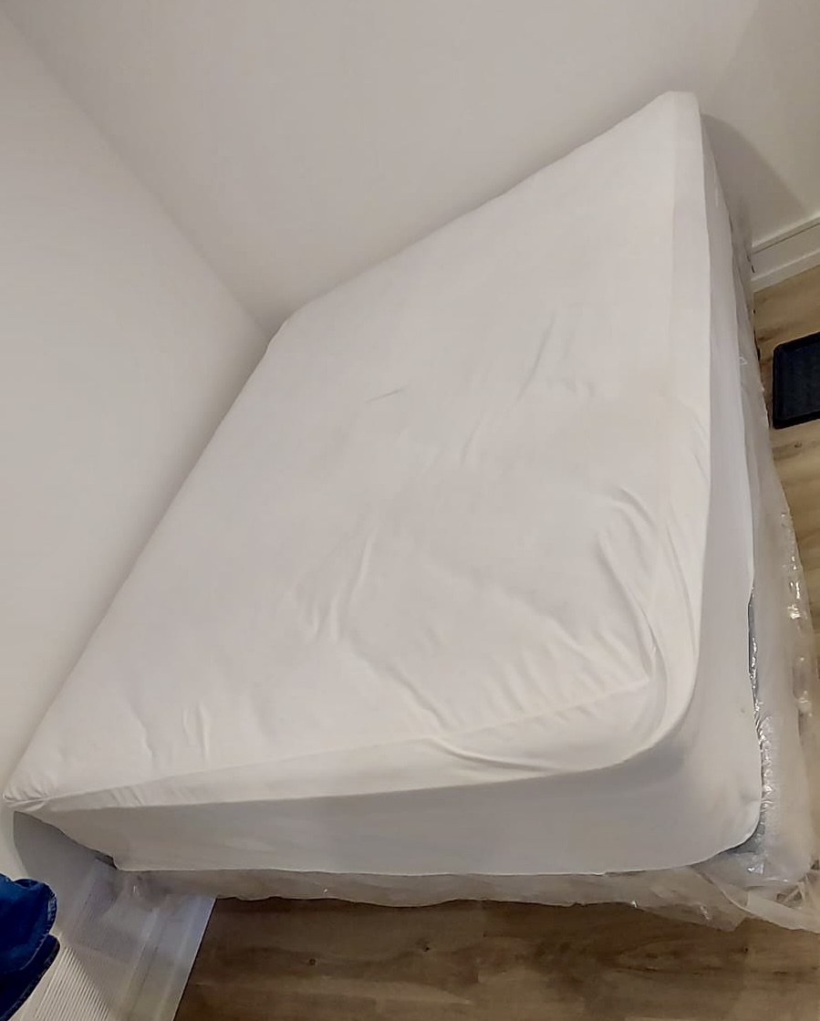 Queen Size mattress with box spring and base - photo 2