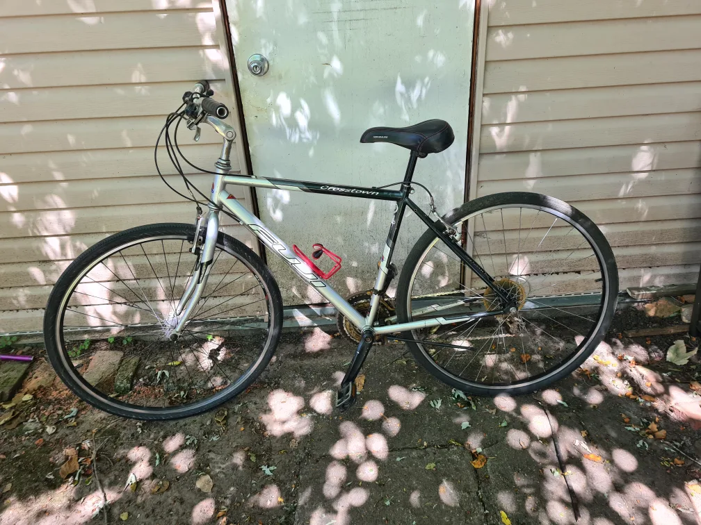 Fuji CrossTown Bicycle with 27" tires thumbnail