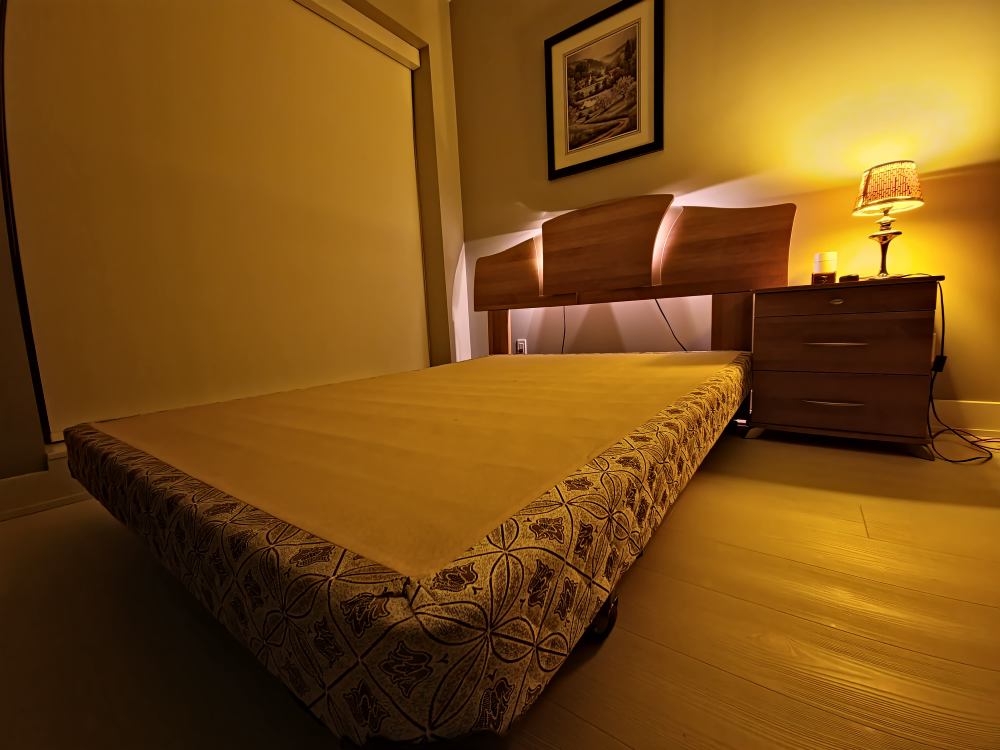 Queen Size Bed Frame with one sidetable - photo 3