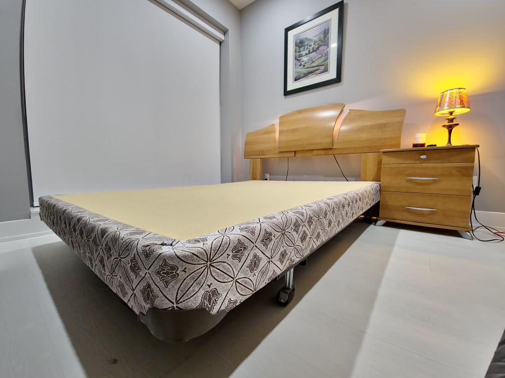 Queen Size Bed Frame with one sidetable - photo 5