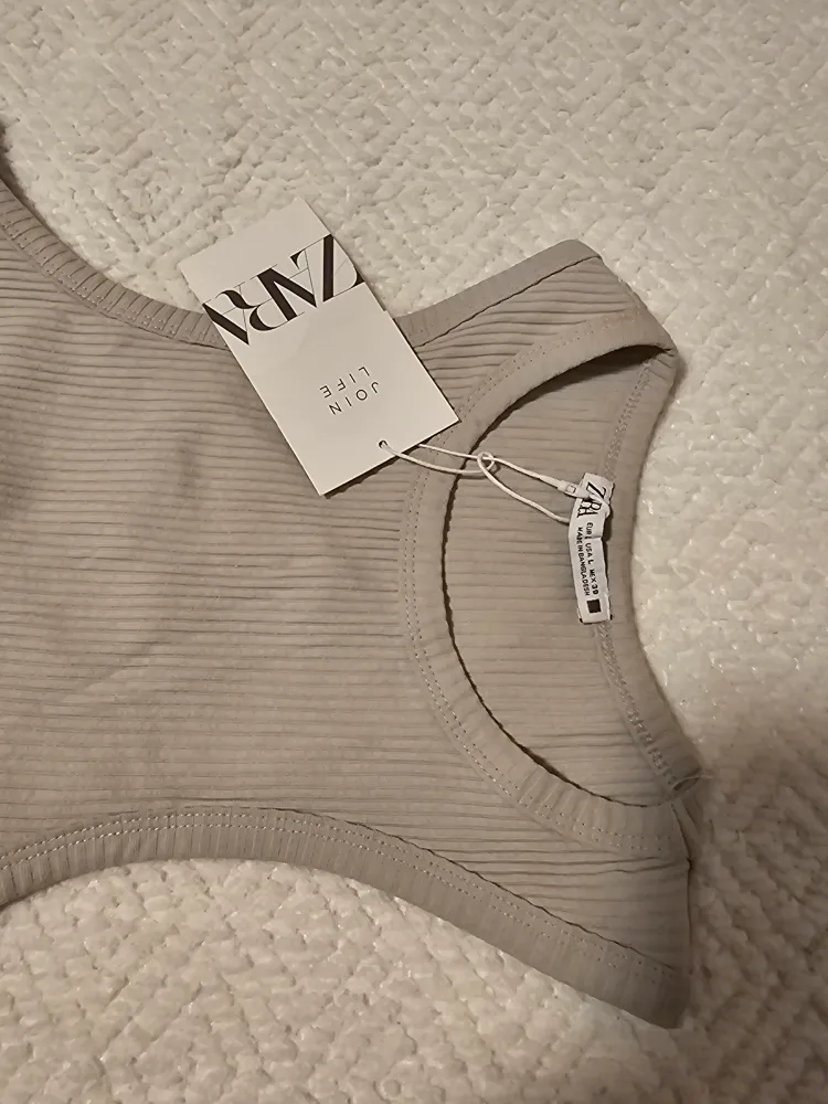 NEW Zara Grey Ribbed Racerback Crop Top image indicator(2)