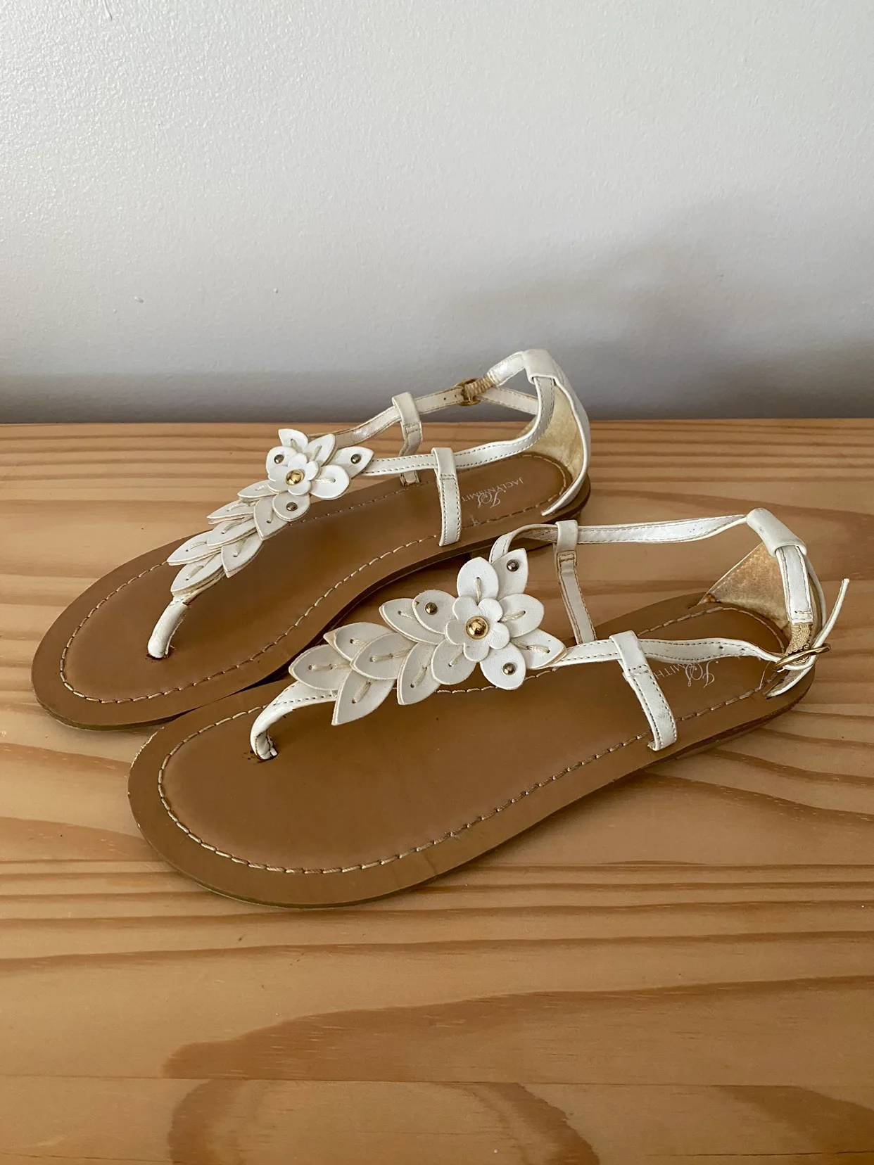 Jaclyn Smith White Sandals image indicator(4)