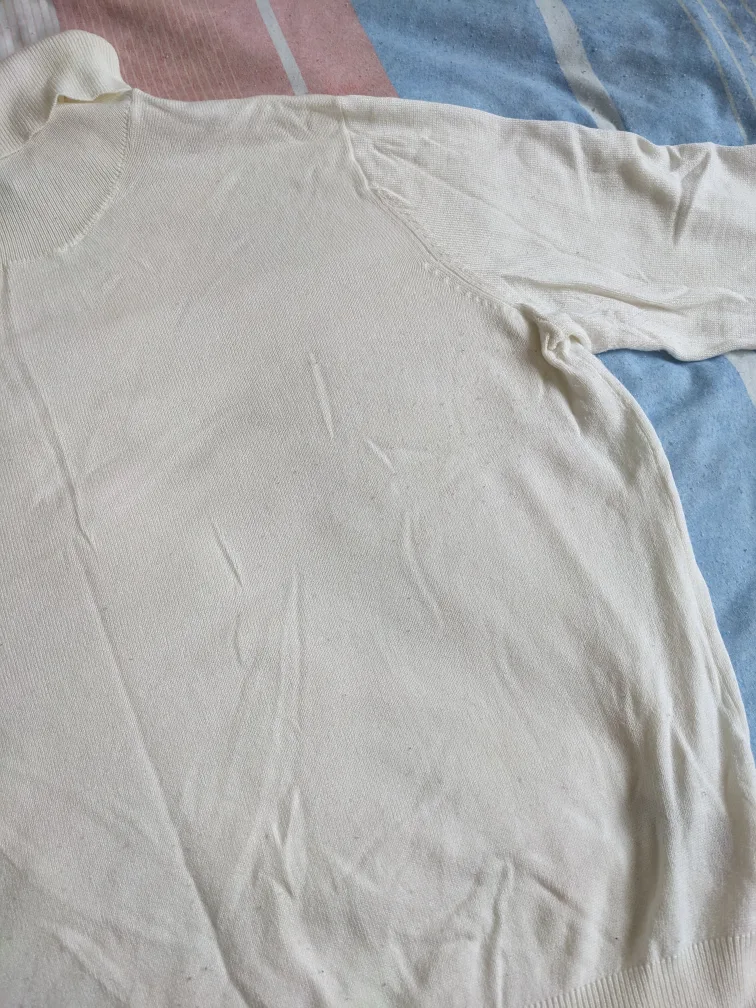 H&M White Turtleneck Sweater image indicator(10)